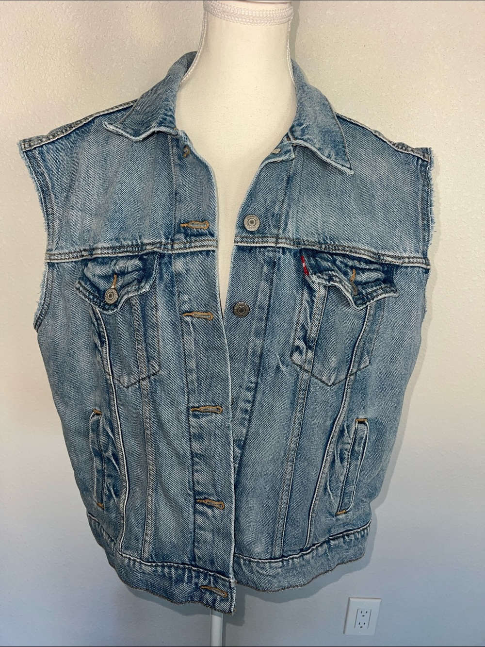 LEVI'S LEVI STRAUSS & CO Jean DENIM BLUE Vest W/ Beautiful Embroidery On Back 💐 - Picture 11 of 12